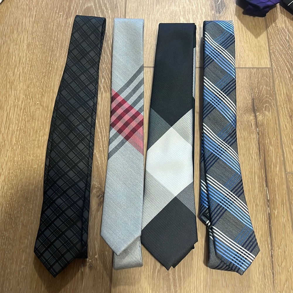 Bundle of 4 ties